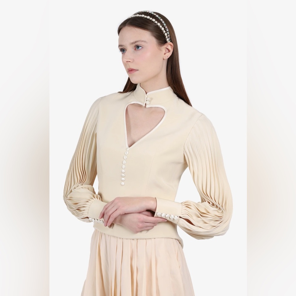 GuCci Heart Keyhole Top Size XS/36 In Excellent Condition.